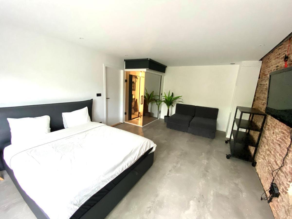 The Square - Vacation Rental With Outdoor Sauna - Centre Of Антверпен Экстерьер фото